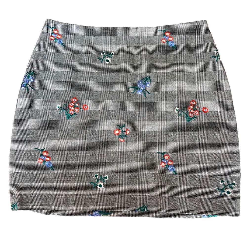 Express Black and White Plaid Floral Embroidered Mini Skirt Women's Size 8